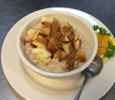 Oatmeal with Cinnamon Apples